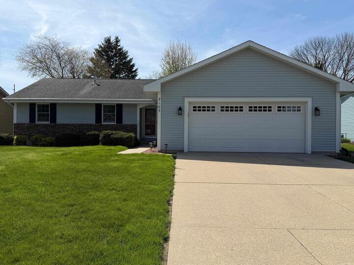 Property Photo:  2103 Clover Lane  WI 53545 