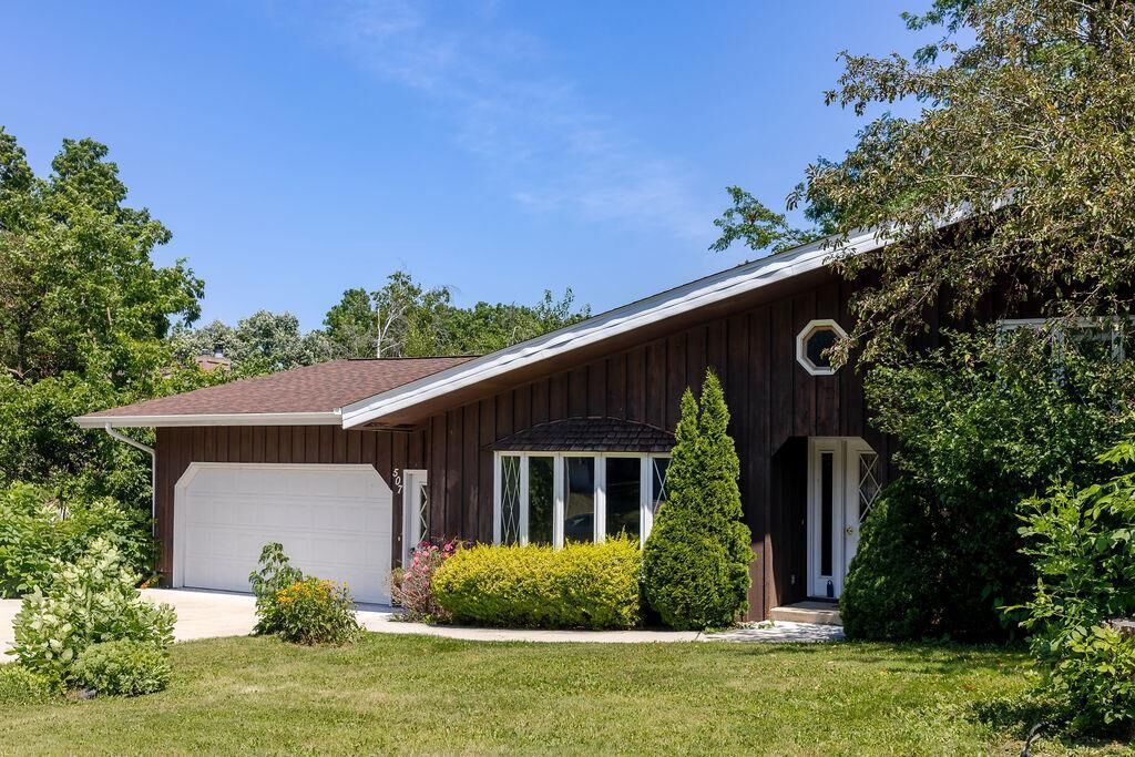 Property Photo:  507 Park View Drive  WI 53572 