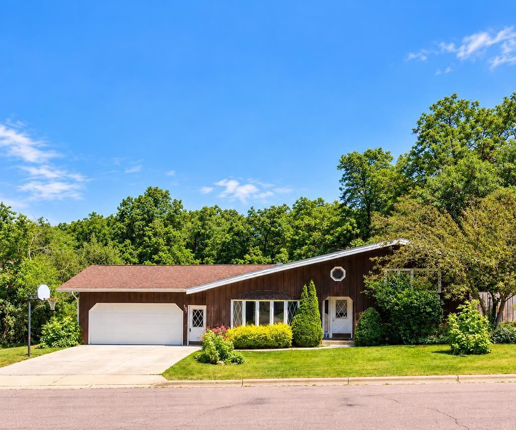Property Photo:  507 Park View Drive  WI 53572 