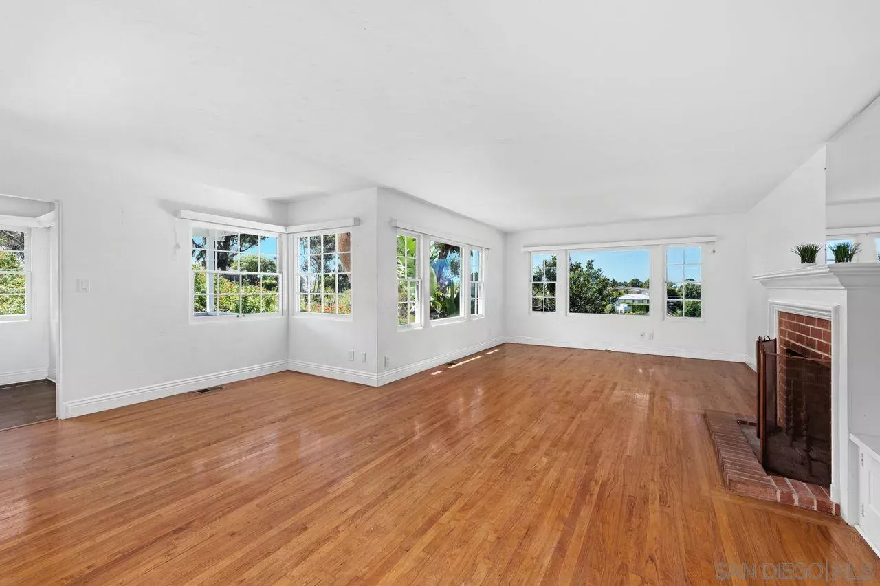 Property Photo:  2417 Arista Ct  CA 92103 