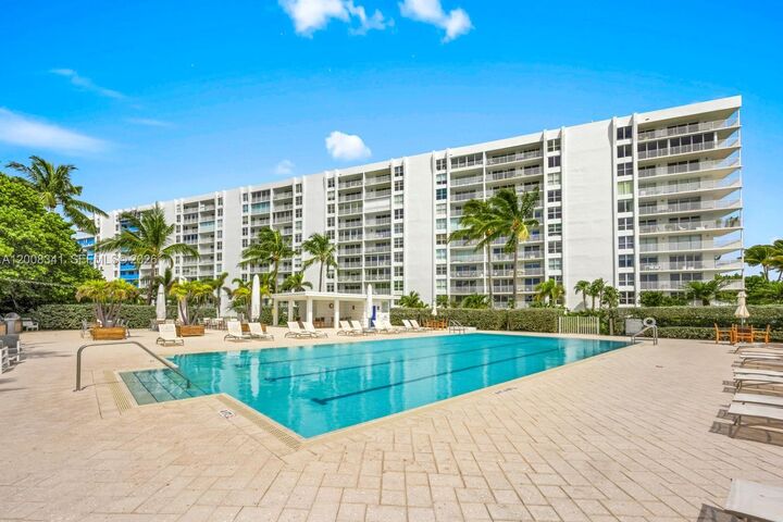 Property Photo:  607 Ocean Dr 11K  FL 33149 