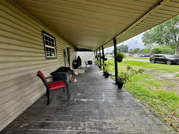 Property Photo:  1219 S 13th  TX 77627 