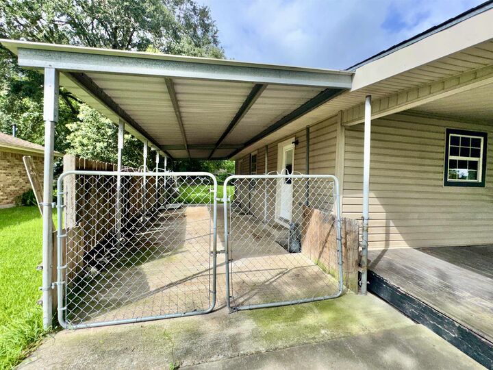 Property Photo:  1219 S 13th  TX 77627 
