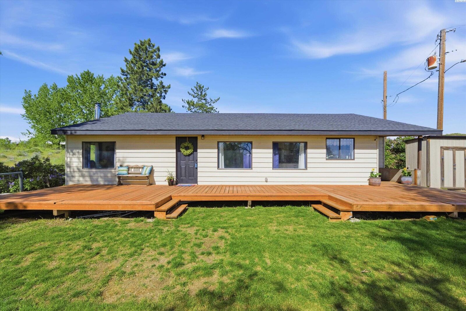Property Photo: 351 W Eltopia West WA 99330