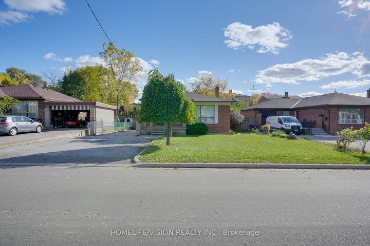 Property Photo: 239 Epsom Downs Drive ON M3M 1T3