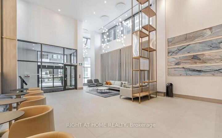 Property Photo: 4130 Parkside Village Drive 3504 ON L5B 0L7