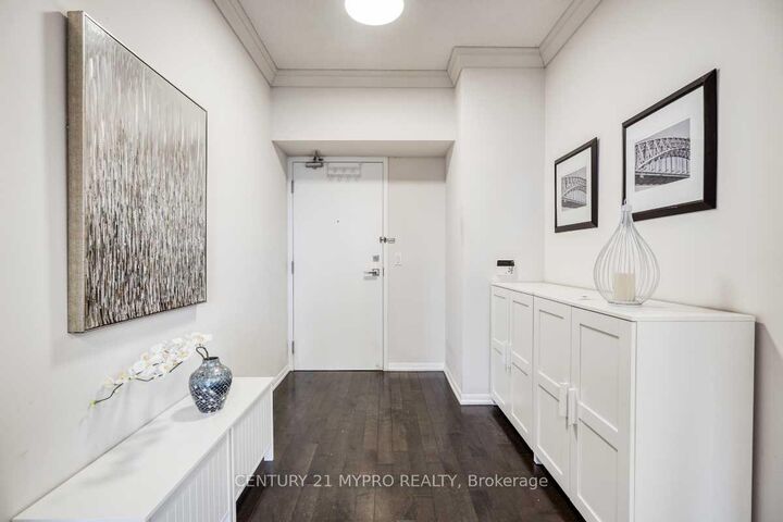 Property Photo:  832 Bay Street 2810  ON M5S 1Z6 