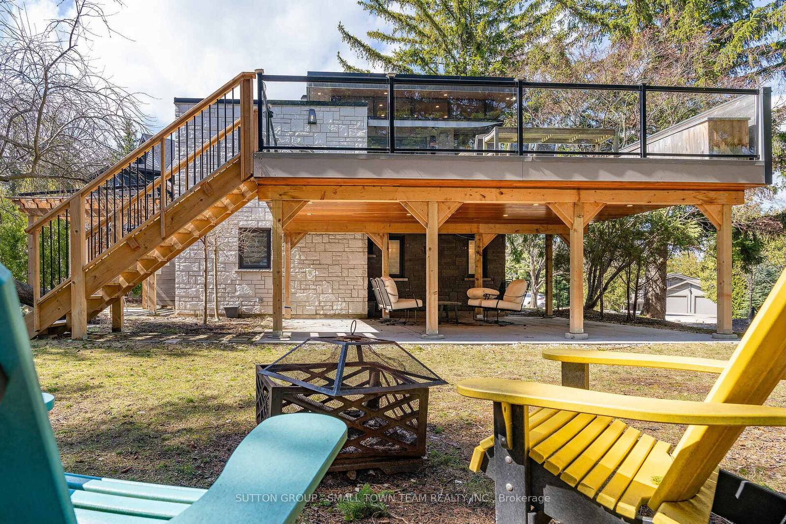 Property Photo: 114 Lakeshore Road W ON L9Y 0S6