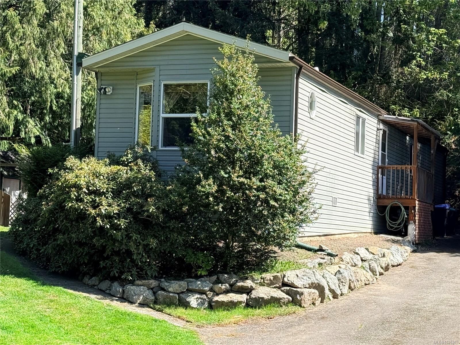 Property Photo: 822 Miller Rd BC V9P 1Z1