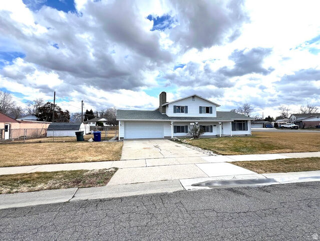 3887 S Hallmark Dr
