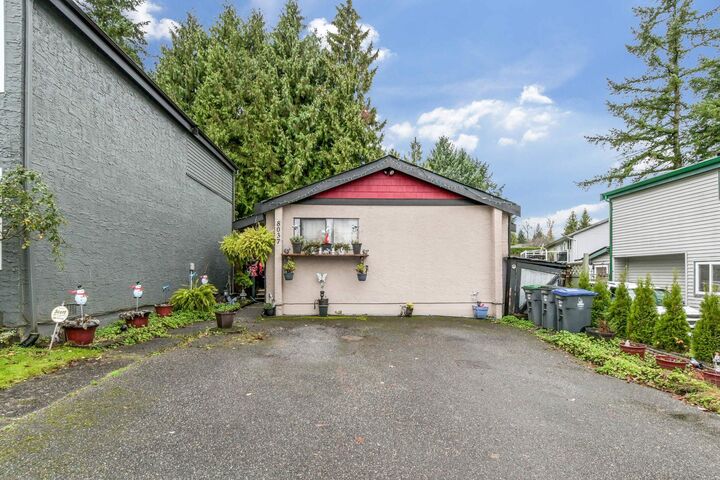 8037 139A Street — photo 1