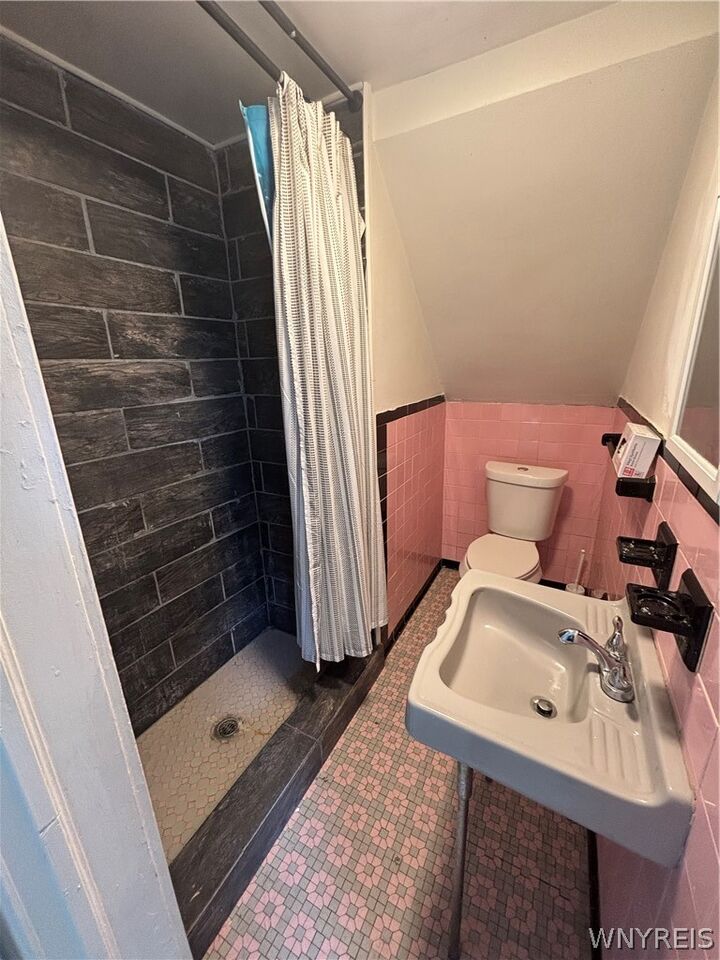 Property Photo:  1780 Falls Street  NY 14303 