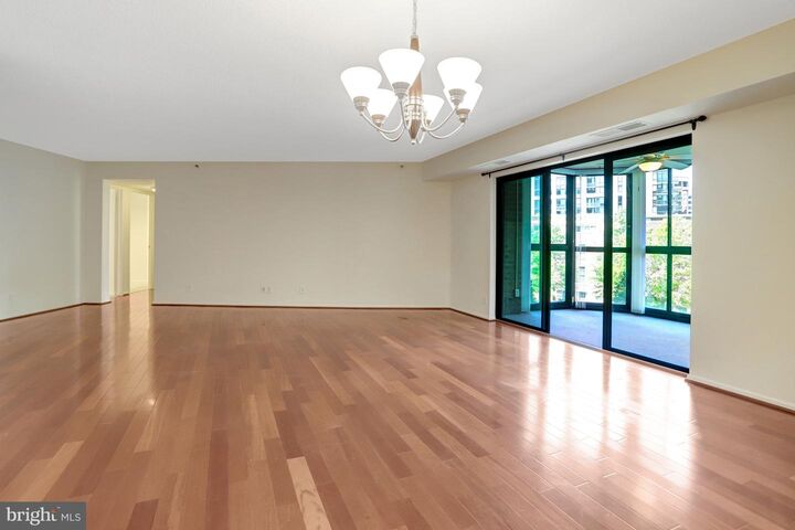 Property Photo:  1600 Oak Street N 732  VA 22209 