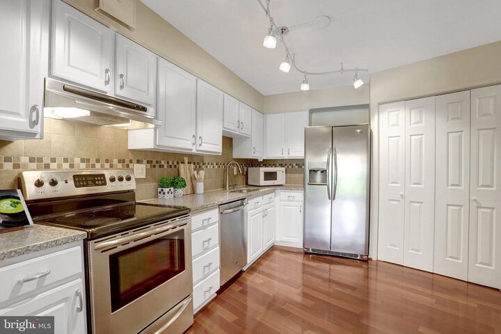 Property Photo:  1600 Oak Street N 732  VA 22209 