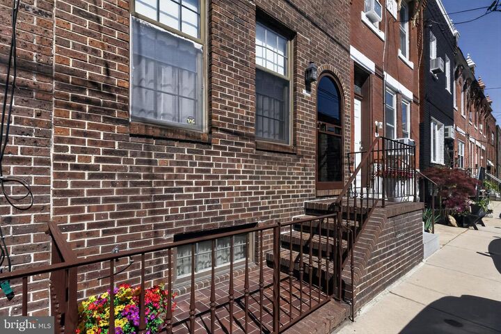 Property Photo: 1618 S Clarion Street PA 19148
