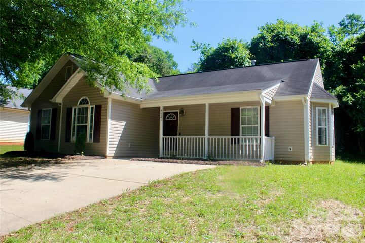 Property Photo:  4621 Victory Lane  NC 28269 