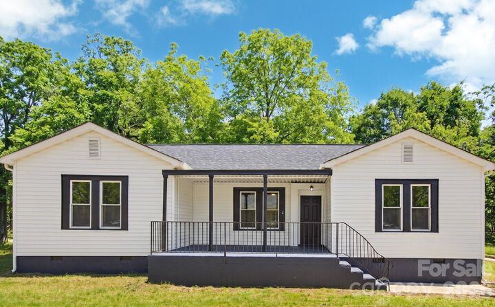 Property Photo:  2622 Hemphill Street  NC 28208 