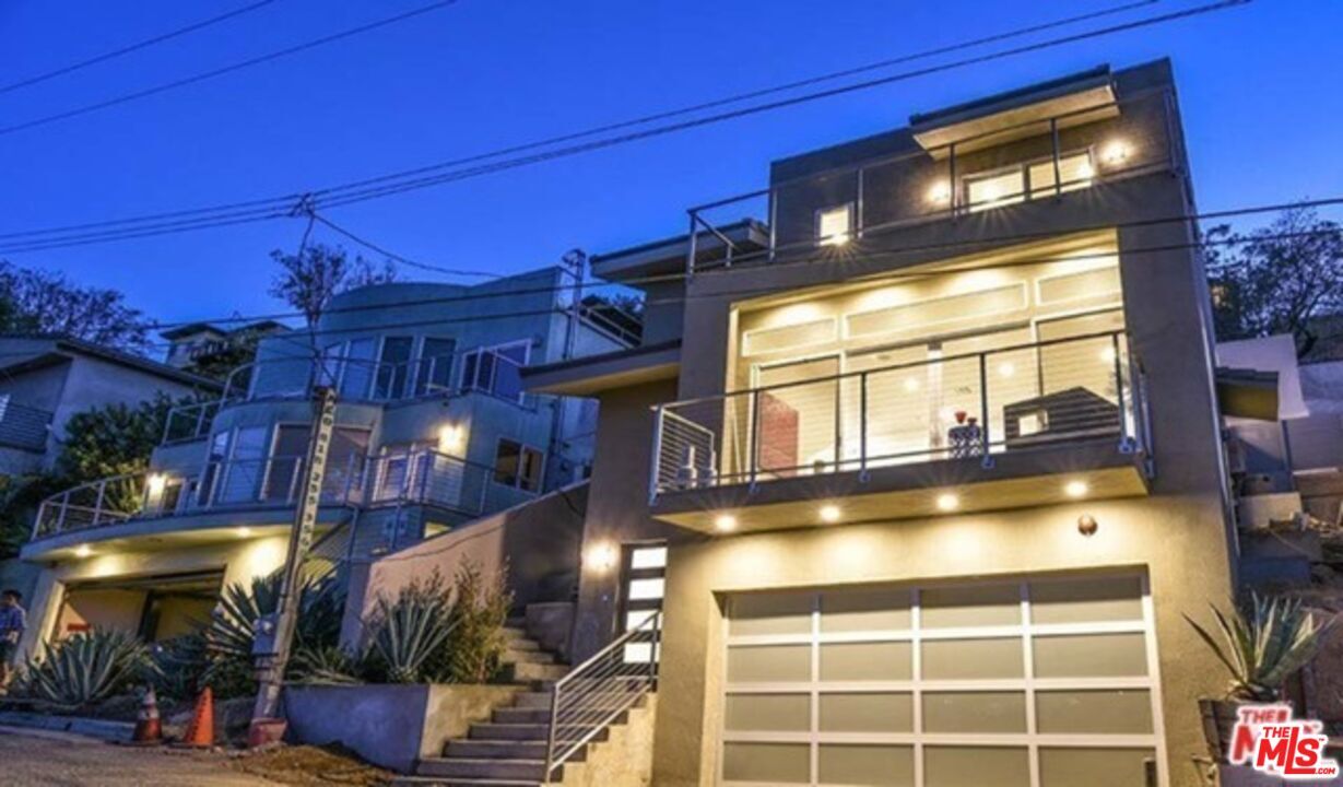 Property Photo:  649 Cross Ave  CA 90065 