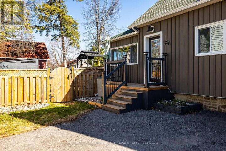 Photo de la propriété:  133 Nelson Street East  ON K7C 1A3 