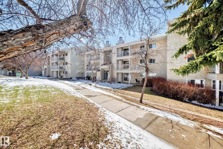 Property Photo: 328 Woodbridge Way 202 AB T8A 4G3