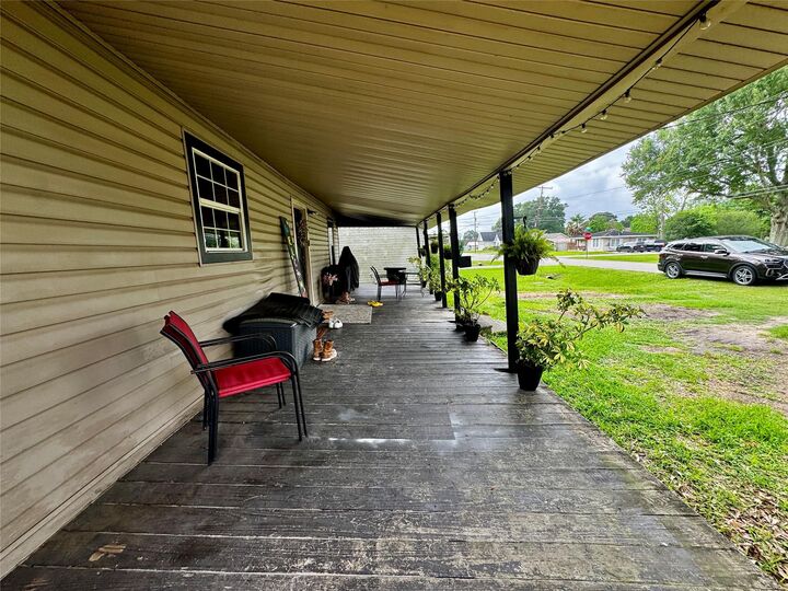 Property Photo:  1219 S 13th Street  TX 77627 