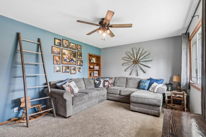 Property Photo:  121 10th St SW  IA 50662 