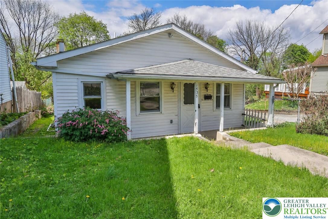 Property Photo:  1535 Monocacy Street  PA 18018 