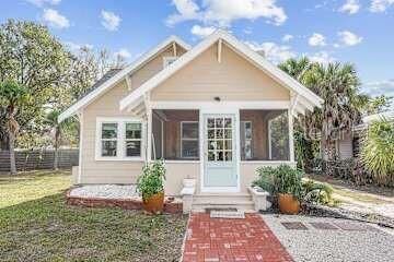 Property Photo:  2570 Loma Linda Street  FL 34239 