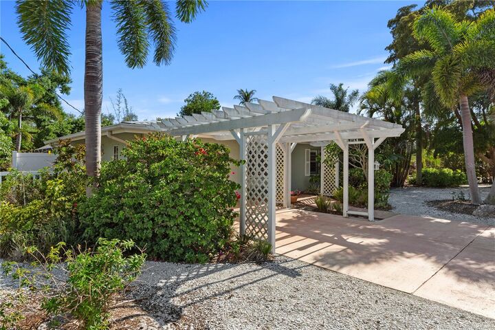 Property Photo:  7860 Holiday Drive  FL 34231 