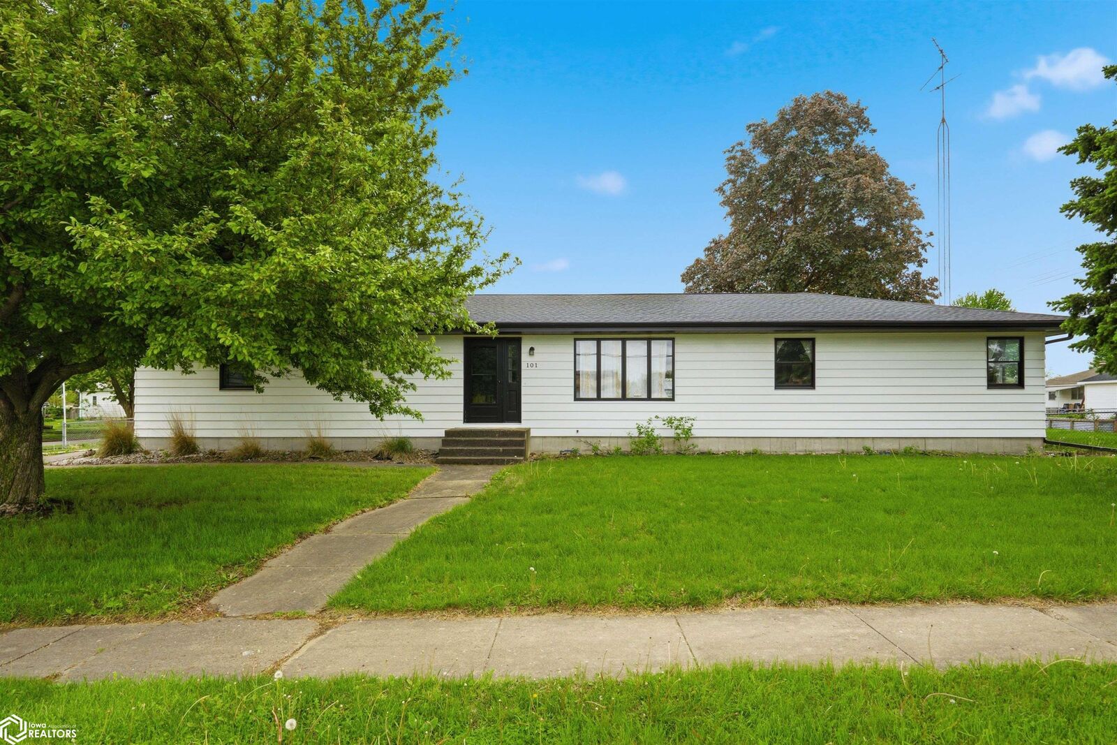Property Photo:  101 Spring Street  IA 52655 