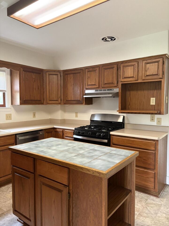 Property Photo:  201 Oak Street  MI 48198 