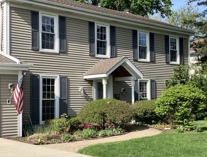 Property Photo:  220 White Fawn Trail  IL 60516 