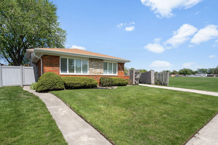 Property Photo:  5712 W 102nd Street  IL 60453 