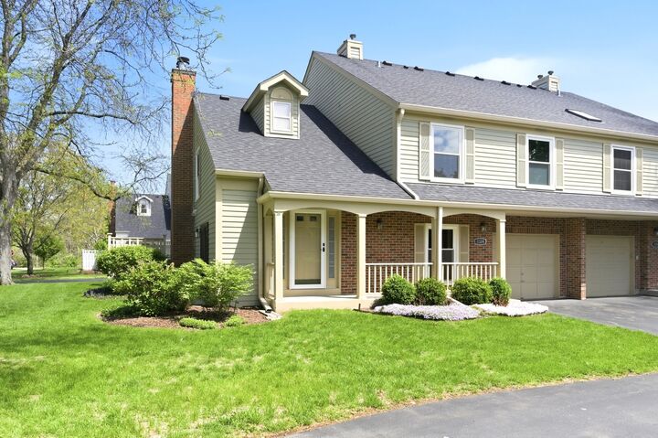 Property Photo:  1324 Queensgreen Circle  IL 60563 