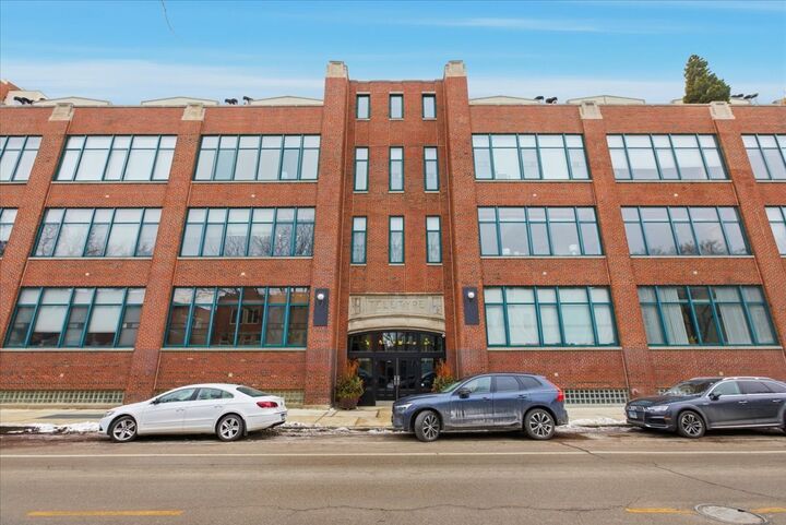 Property Photo:  2600 N Southport Avenue 101  IL 60614 