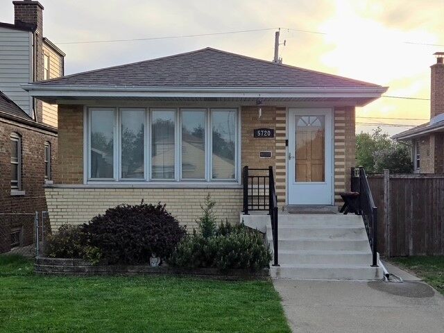 Property Photo:  5720 S Monitor Avenue  IL 60638 