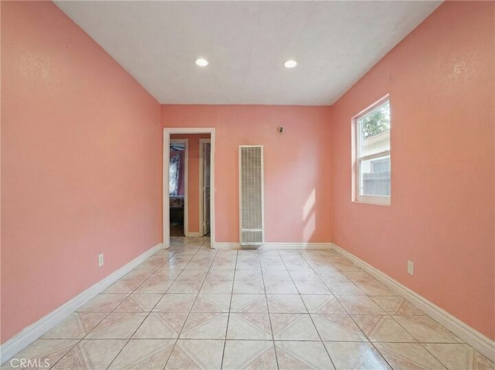 Property Photo:  2141 E Oris Street  CA 90222 