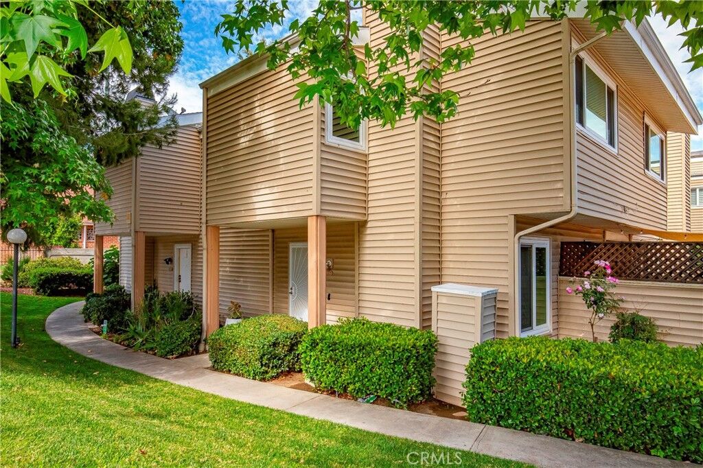 Property Photo:  9952 Sepulveda 5  CA 91345 