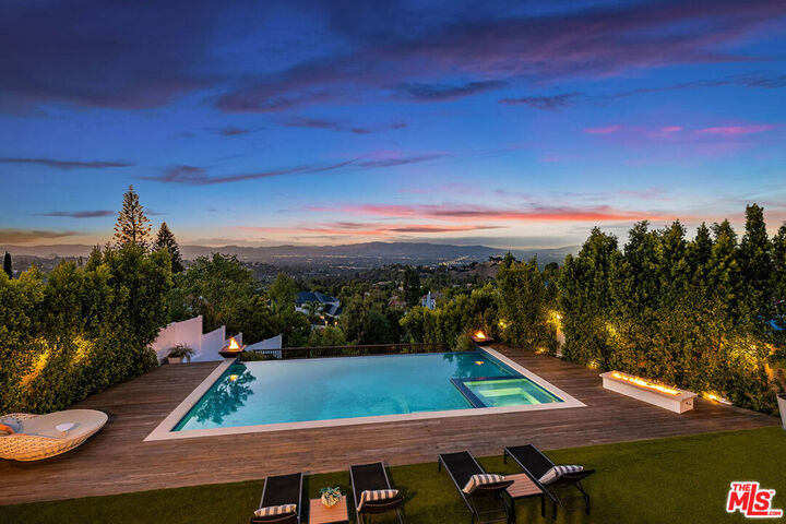 Property Photo: 3915 Vista Linda Drive CA 91316