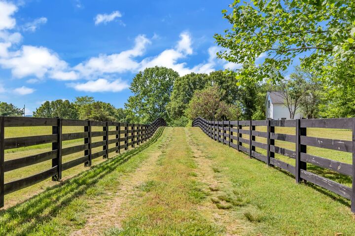 Property Photo:  420 Rock Springs Rd  TN 37031 