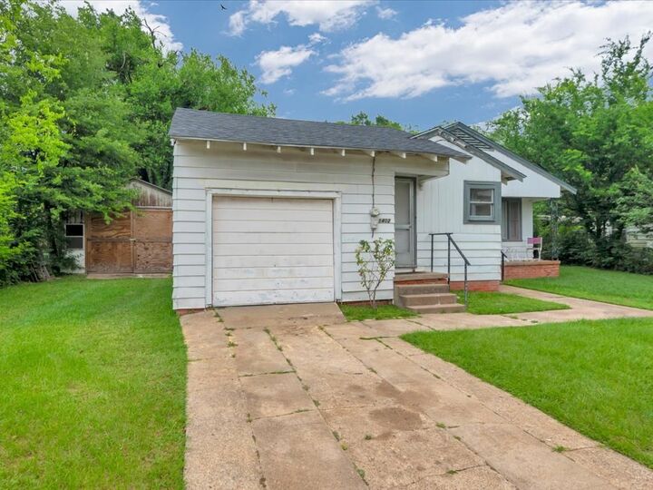 Property Photo:  1402 Houston Street  TX 75904 