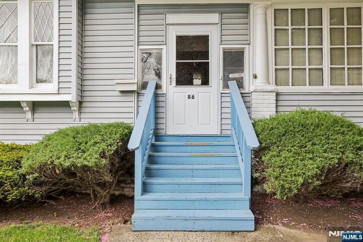 Property Photo:  86 Burchard Avenue  NJ 07017 