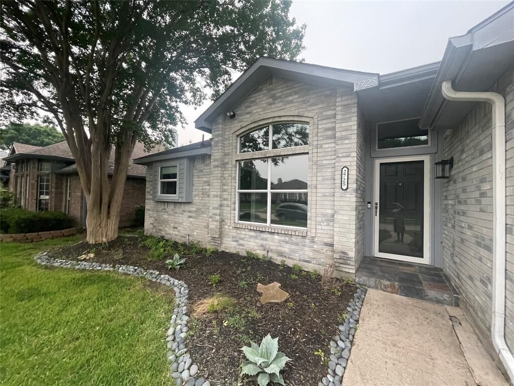 Property Photo:  2725 Covington Drive  TX 75040 