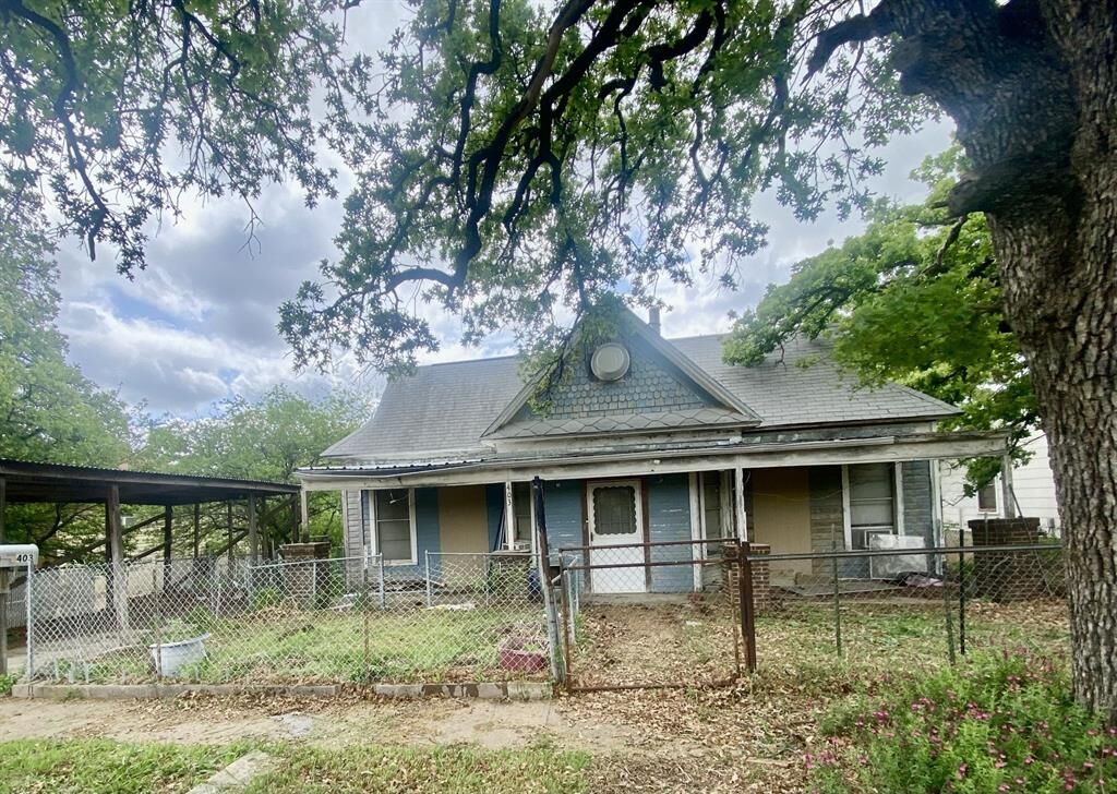 Property Photo:  403 W 5th Street  TX 76437 