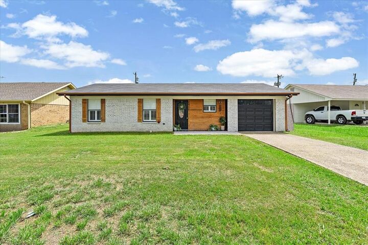 Property Photo:  2408 Morris Drive  TX 75110 