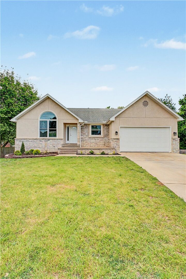 Property Photo:  812 Cedar Lane  AR 72753 