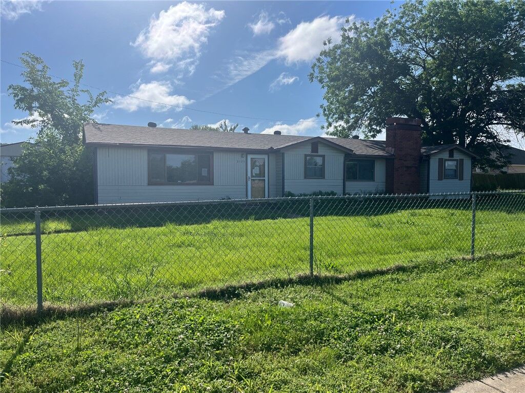 Property Photo:  3125 N Jefferson Street  AR 72764 