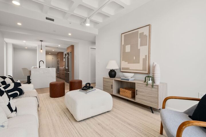 Property Photo:  125 Lowell Street 102  MA 02143 