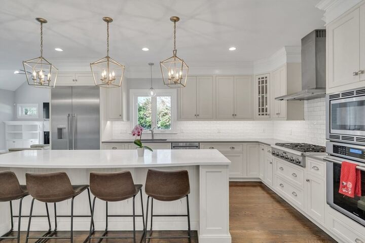 Property Photo:  532 Lowell St  MA 02420 