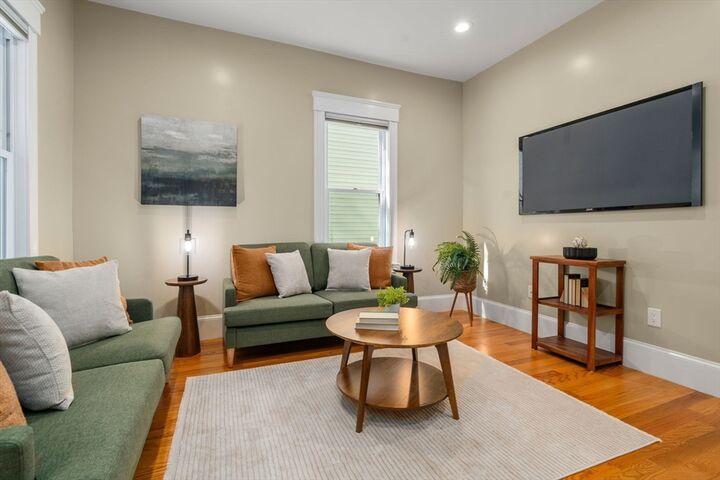 Property Photo:  19 Pinckney Street 1  MA 02145 